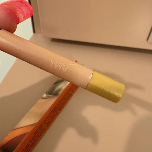 KKW Beauty Sooo Fire Yellow Gold Eyeliner Pencil - Picture 5 of 6